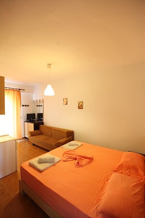 Seasonal Rooms Bunec主图