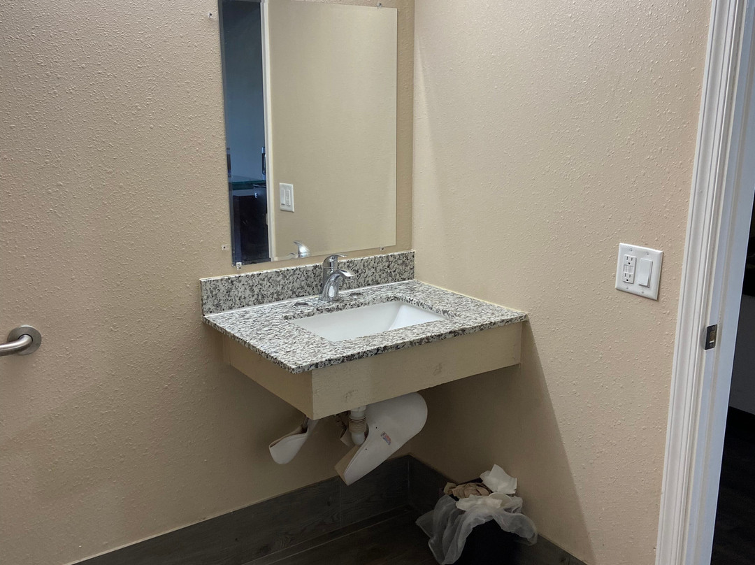 Clarion Inn & Suites Stroudsburg - Poconos