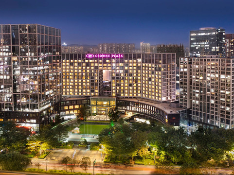 龙岗珠江皇冠假日酒店主图