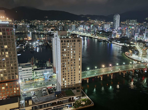 拉瓦尔斯酒店主图