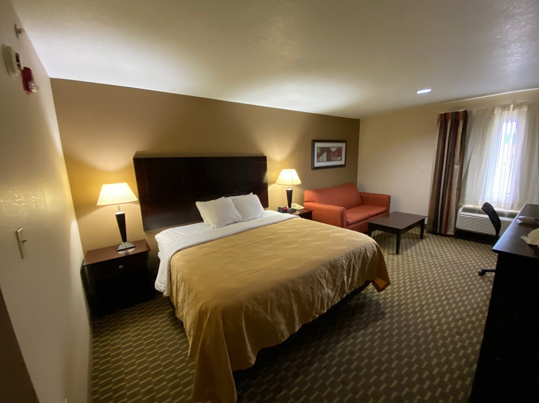 Quality Inn & Suites Pine Bluff主图