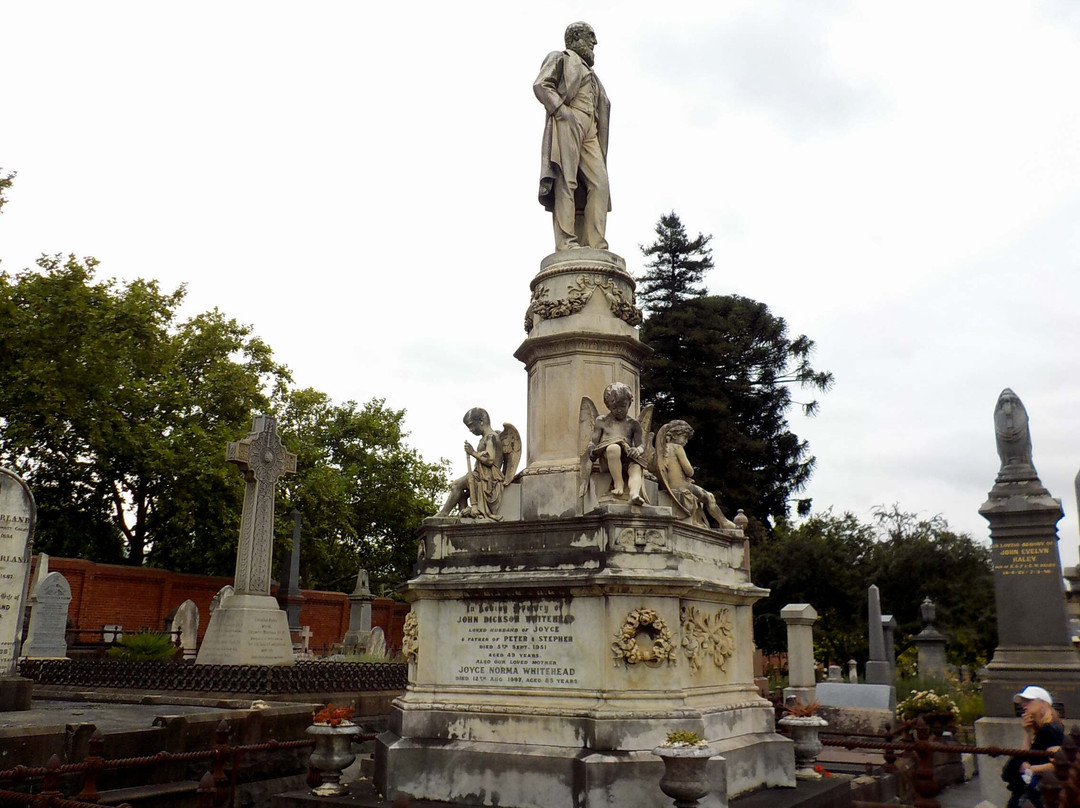 Kew Cemetery景点图片