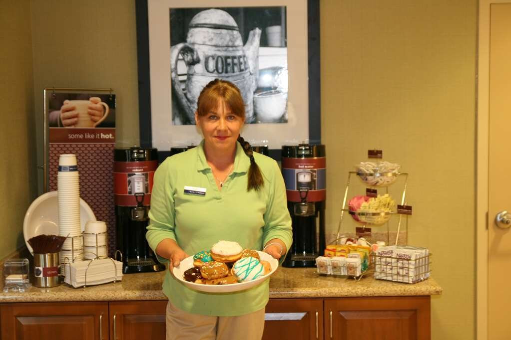 Hampton Inn & Suites Warren主图