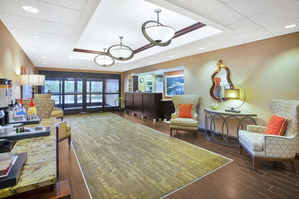 Hampton Inn Marietta主图