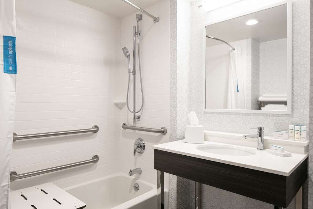 Hampton Inn Dubuque主图