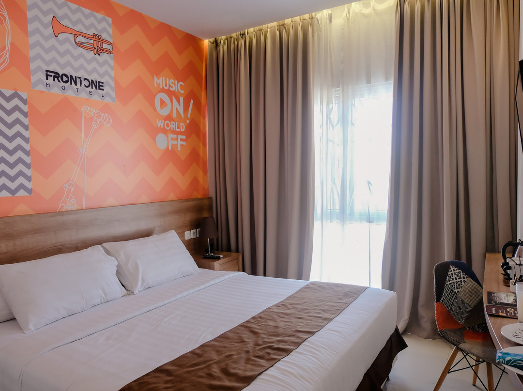 Front One Hotel Pamekasan Madura主图