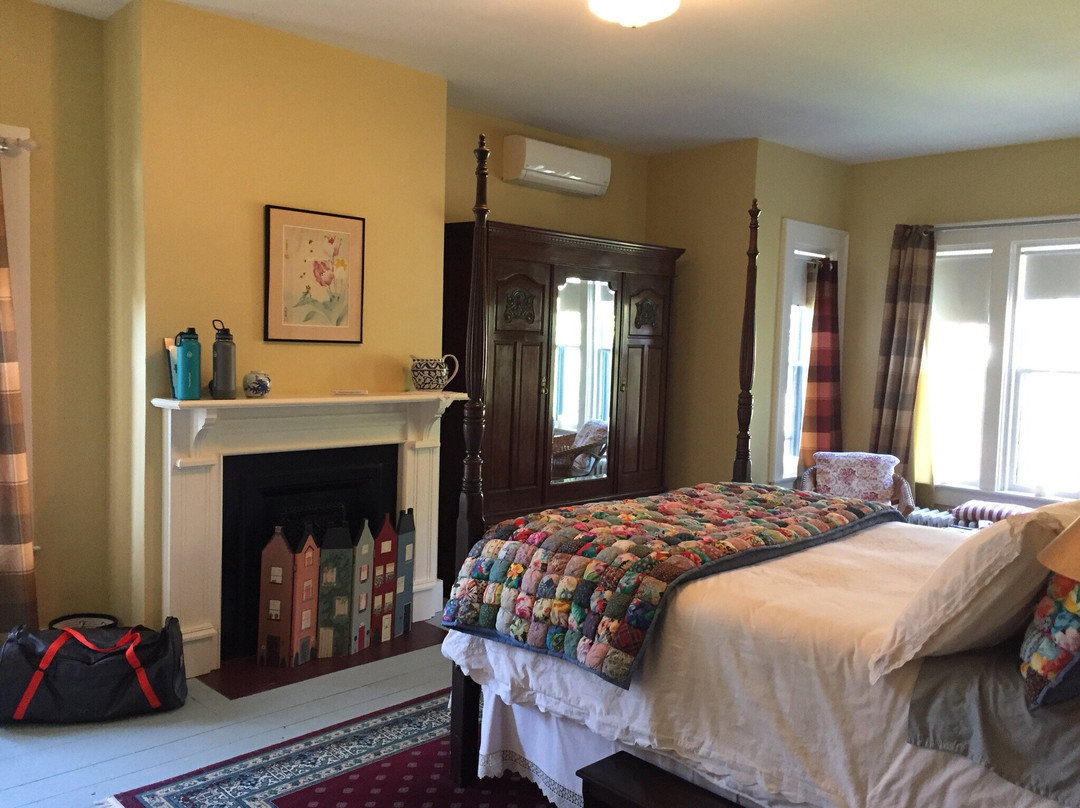 The Lark & Loon Inn主图