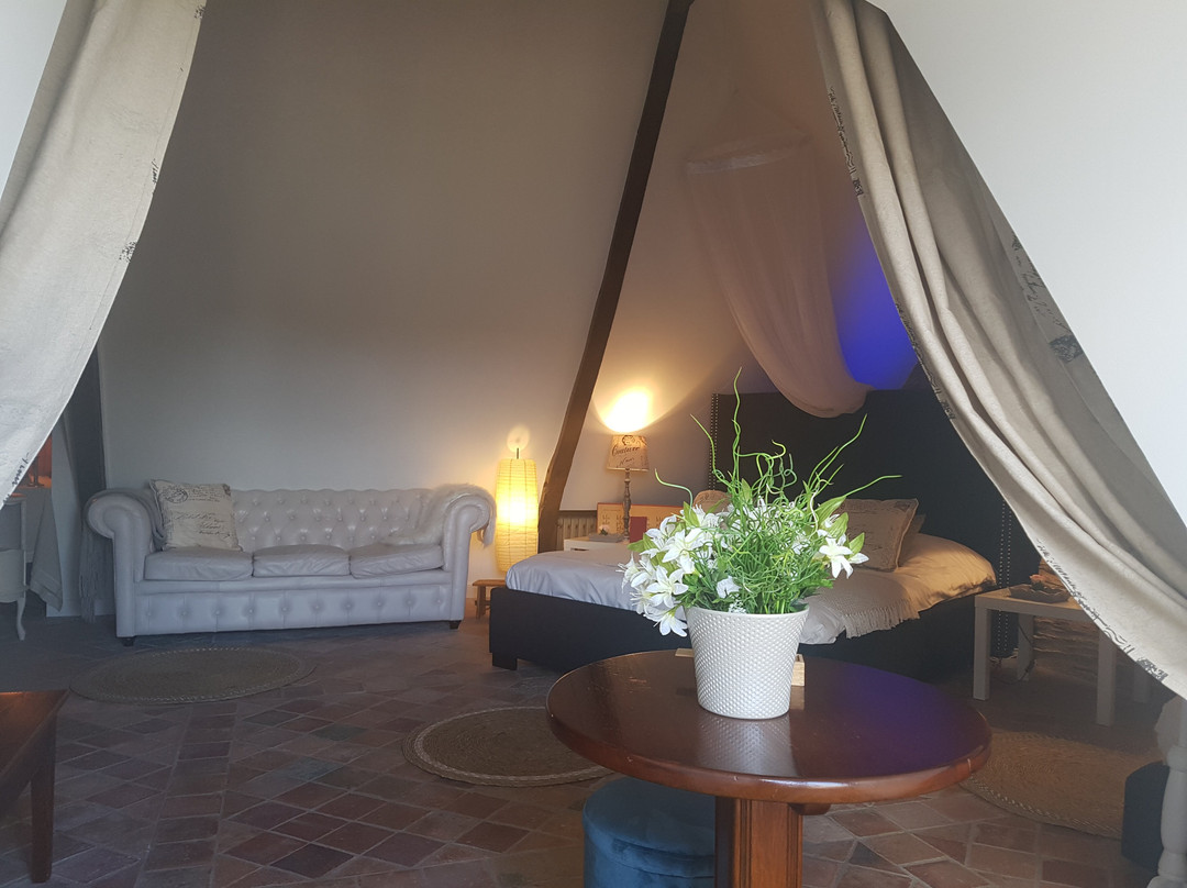 Les Chambres Du Café Du Village主图