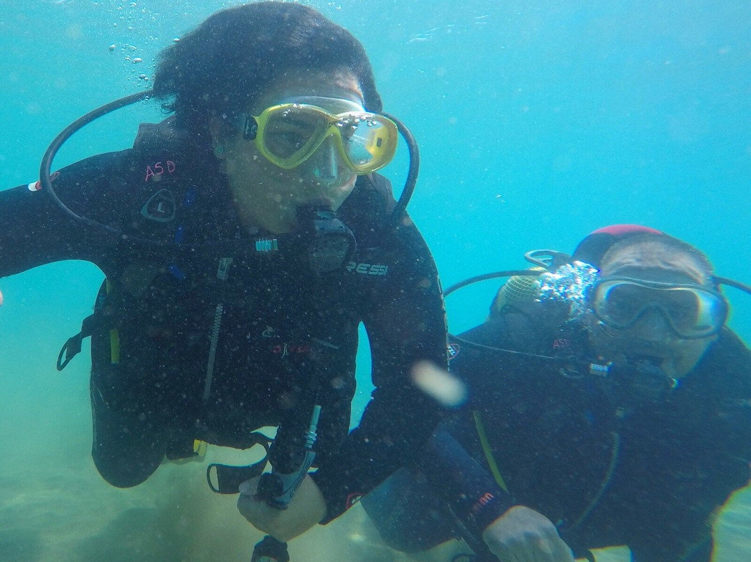 Active Scuba Divers-科斯塔特吉塞必去景点