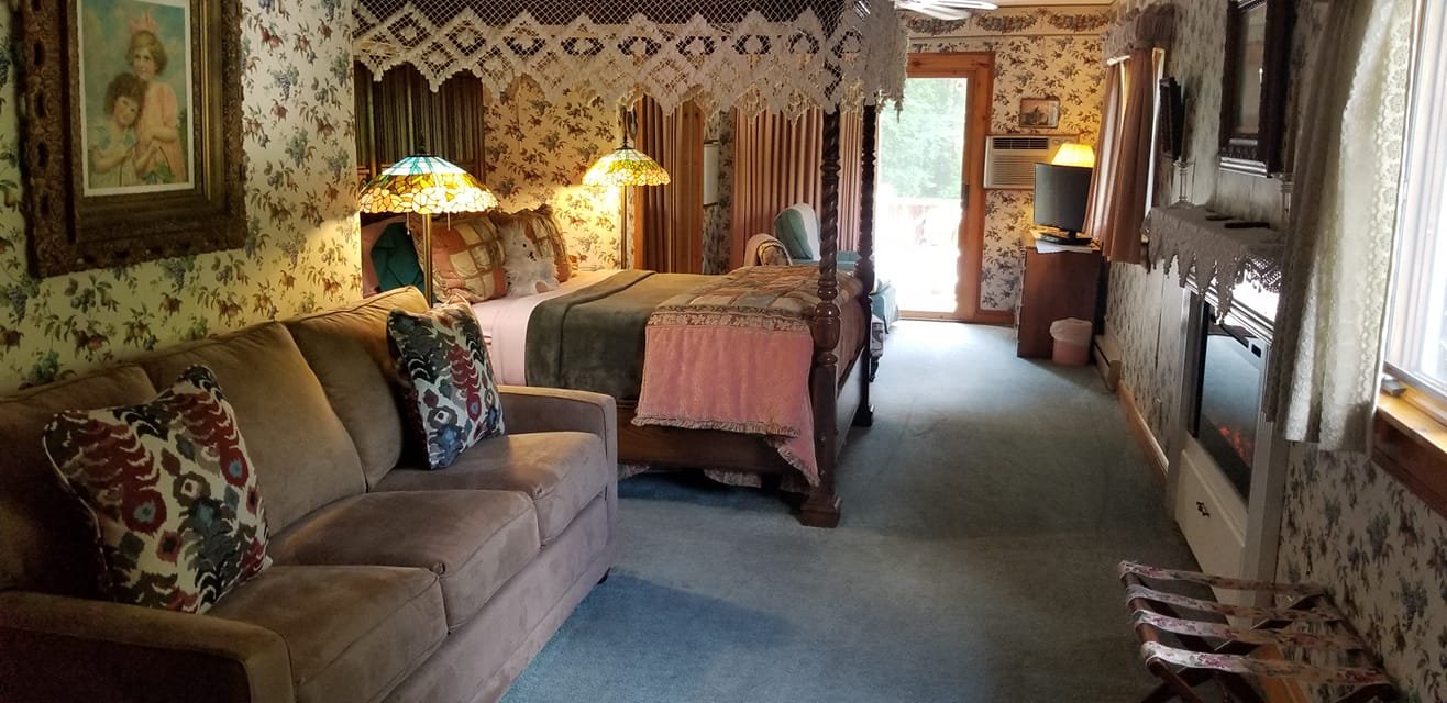 Whisperin' Pines Chalet-官方