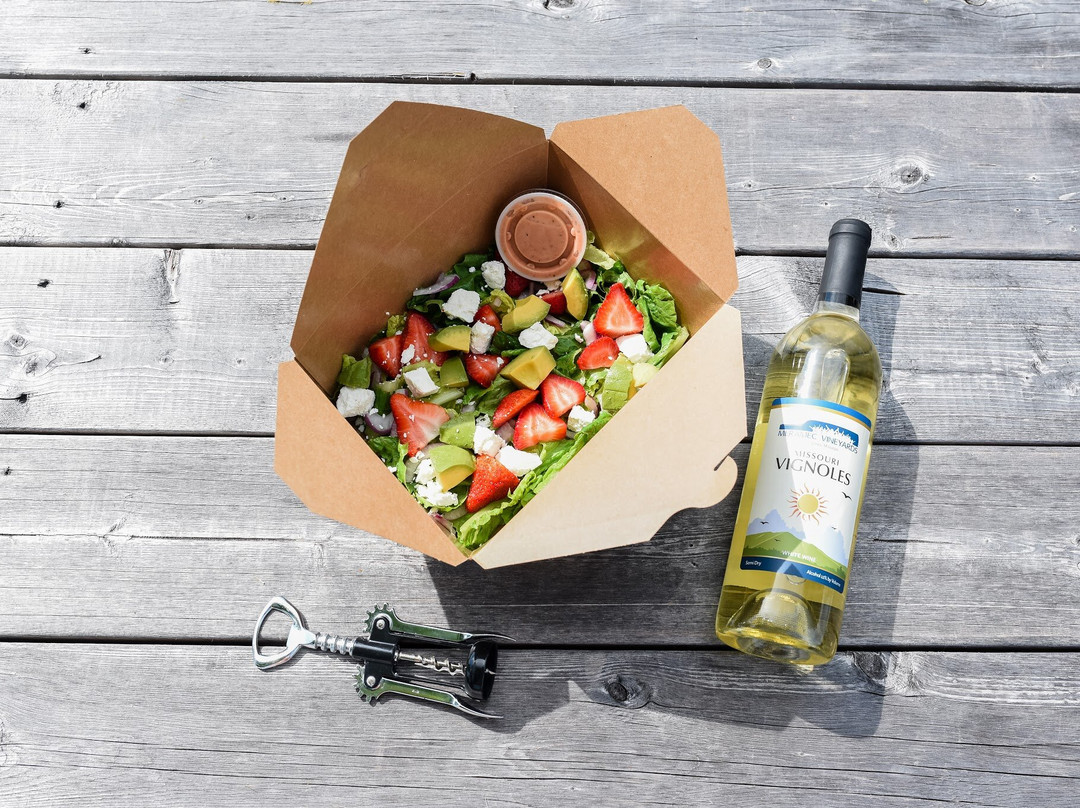 Peace Love Sangria-Saint James必去景点