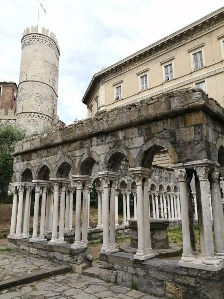 Piazza Dante-热那亚必去景点