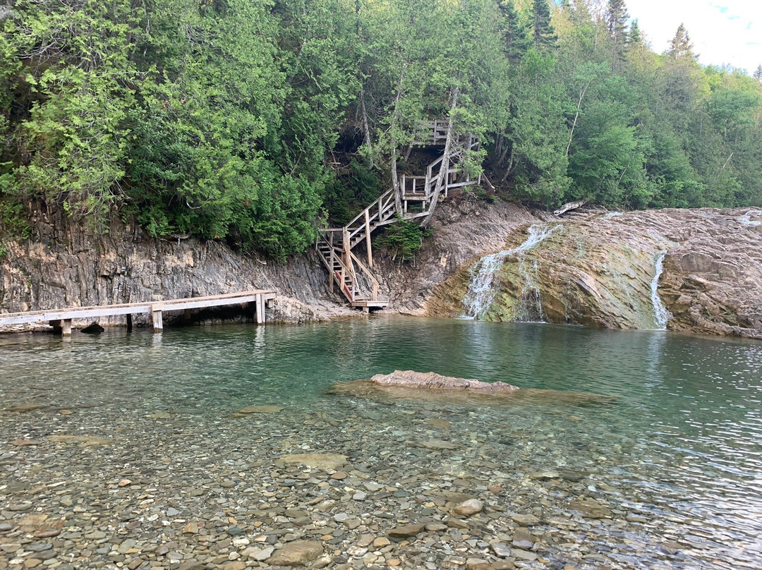 Chute de la Rivière-aux-Émeraudes景点图片