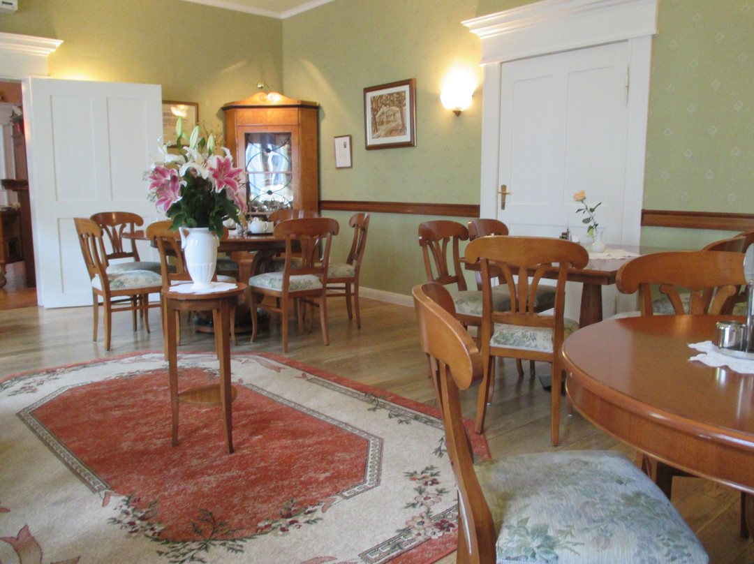 城堡花园酒店主图