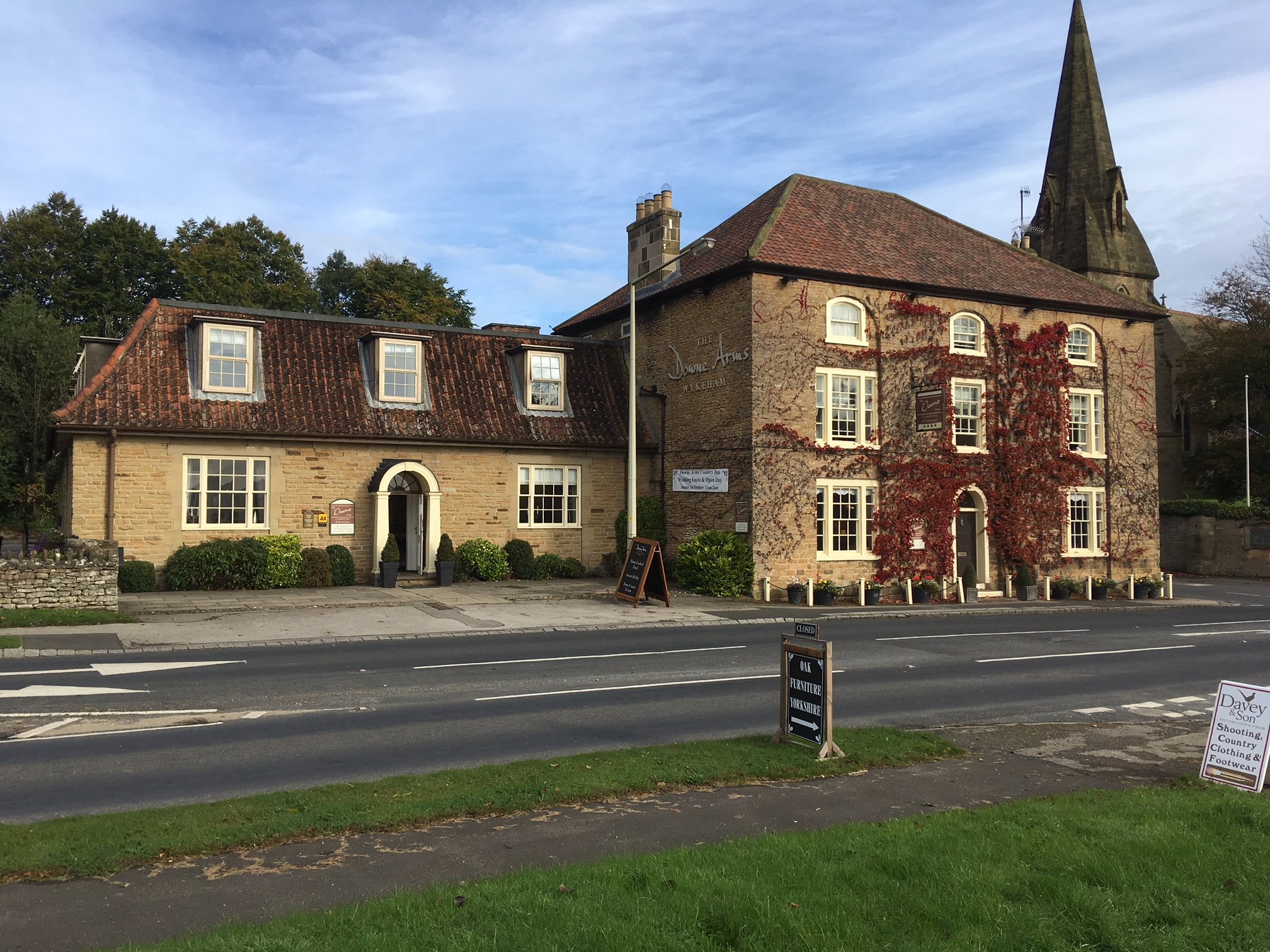 Downe Arms Hotel-官方