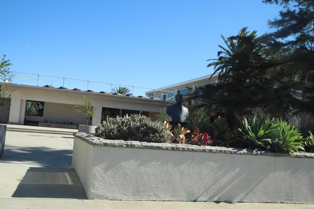 Fontana Lewis Library & Technology-方塔纳必去景点