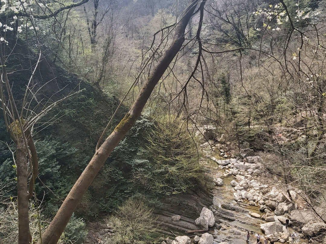 Agura Waterfalls-Khosta District必去景点