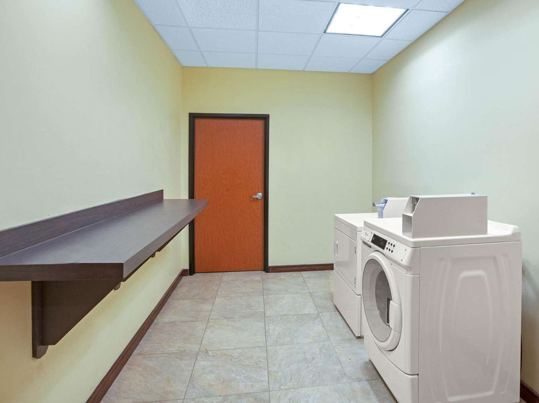 La Quinta Inn & Suites By Wyndham Pasadena North主图