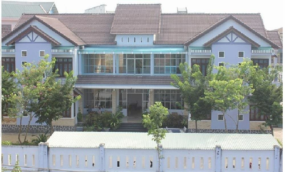 Nha Khach Dai Hoc Quang Nam