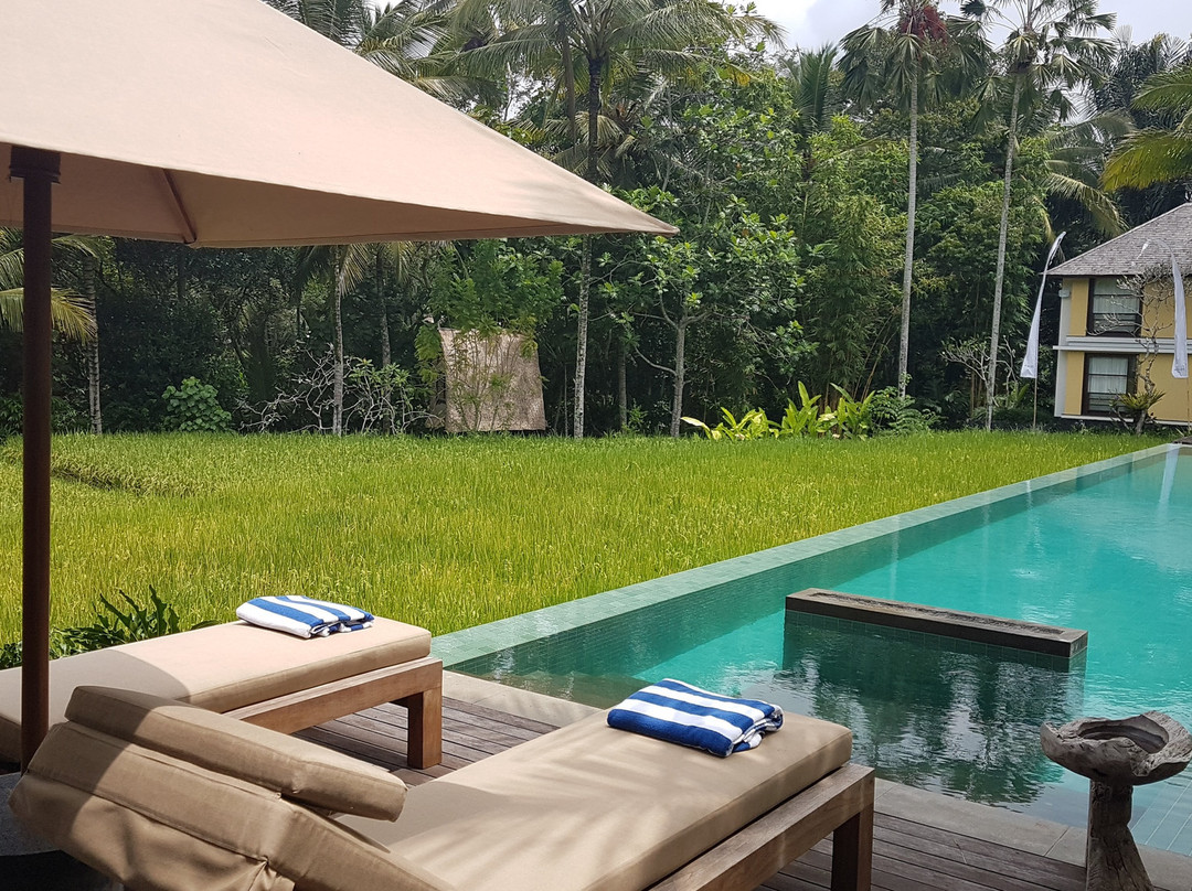 Uma Giri by GenuineHost主图