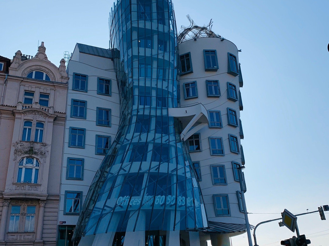 色温兹多红椅酒店主图