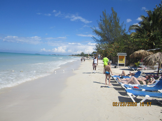 Fun Holiday Beach Resort主图