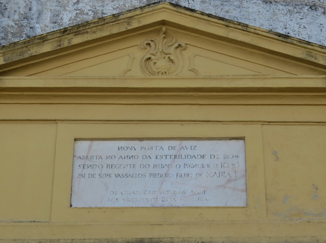 Porta de Avis (Évora)景点图片