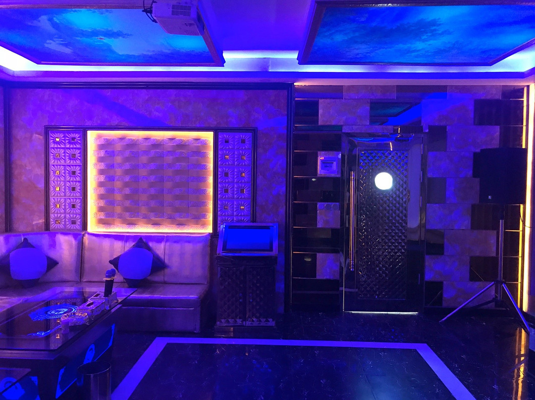 Champion KTV-彬乌伦必去景点
