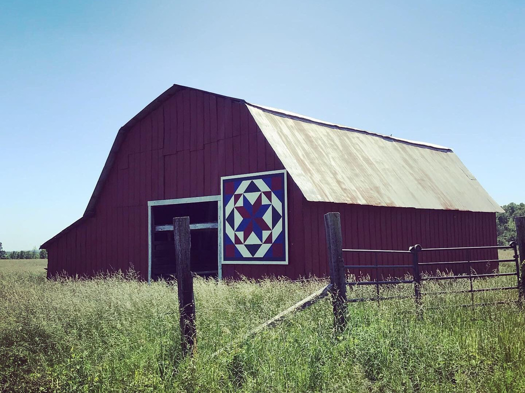 Stone County Barn Quilt Trail景点图片