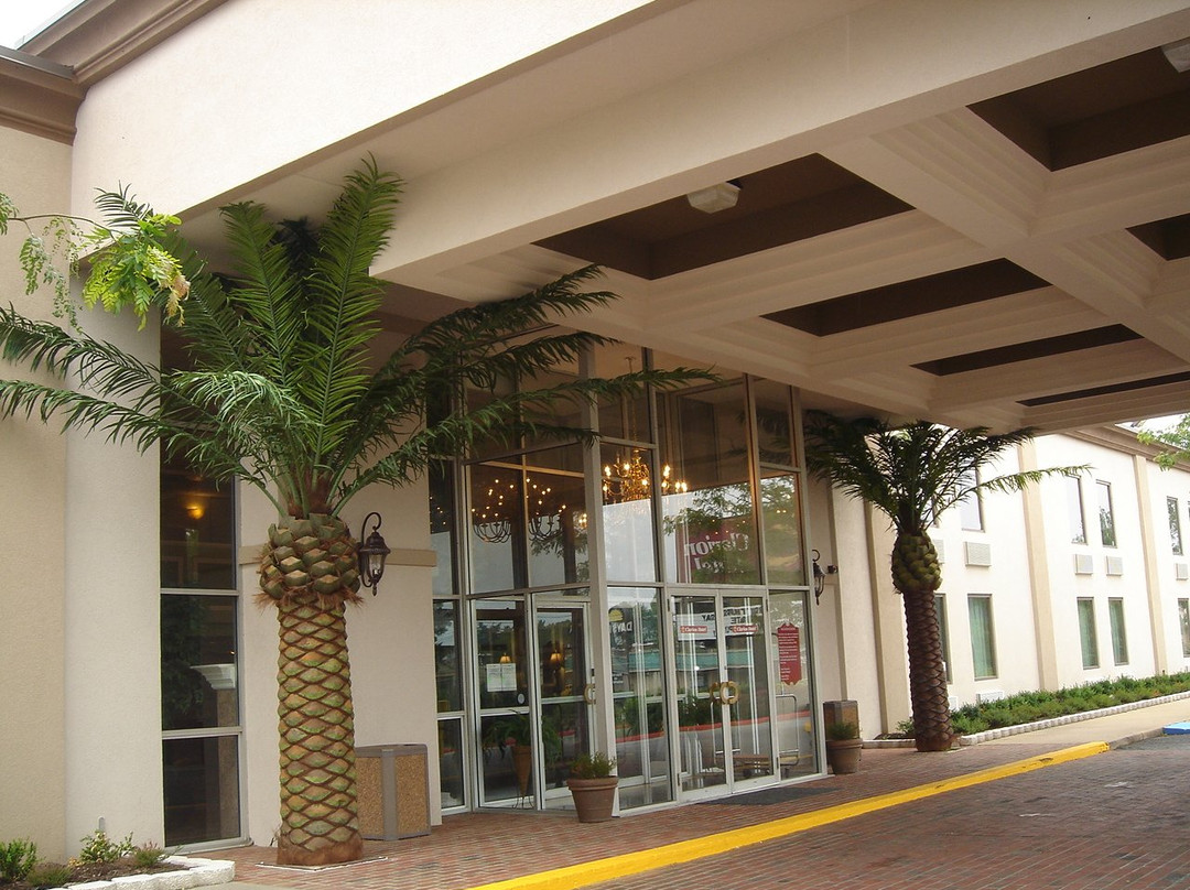 Plaza Inn & Suites