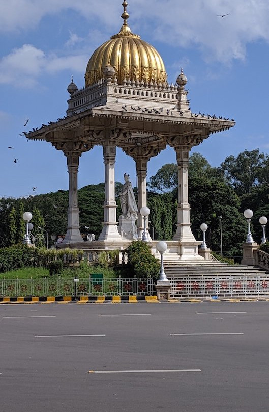 Statue of Maharaja Chamarajendar Wodeyar-迈索尔必去景点
