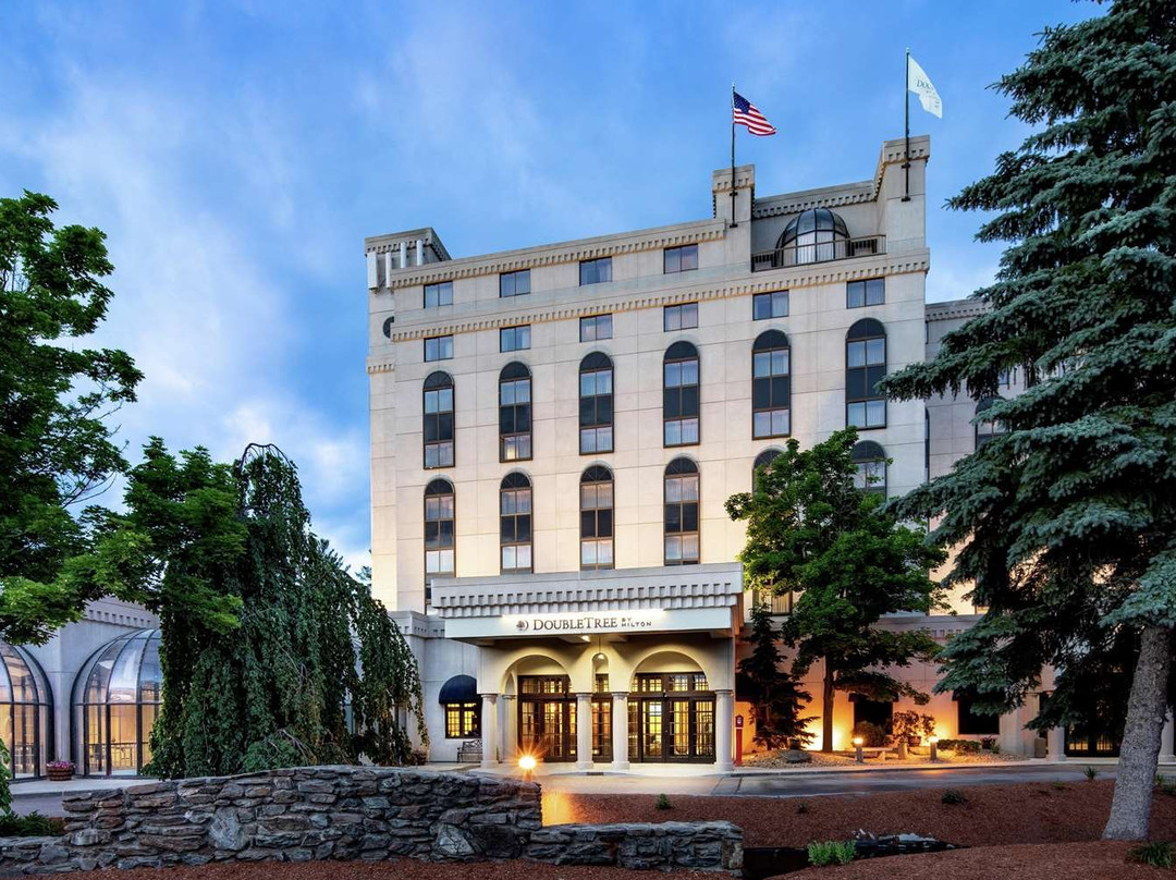 纳舒厄皇冠假日酒店主图