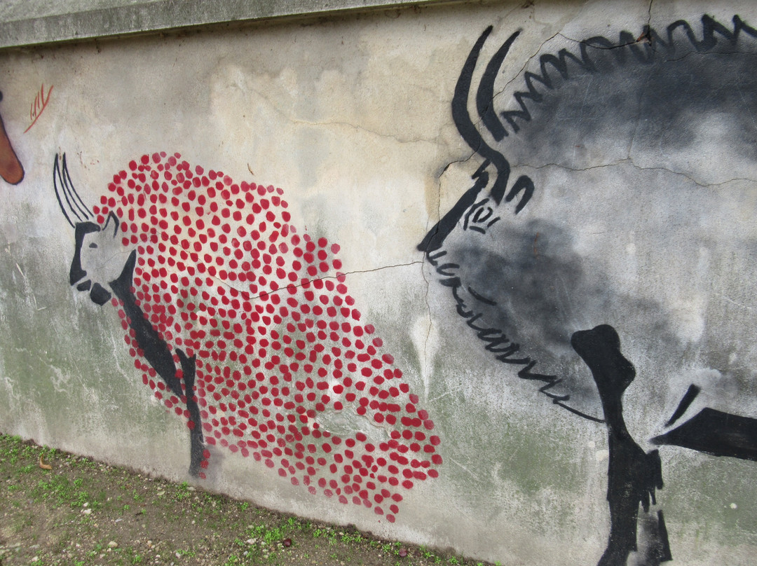 Fresque "Animaux de Lascaux"景点图片