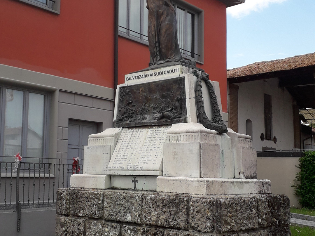 Monumento ai caduti-Calvenzano必去景点