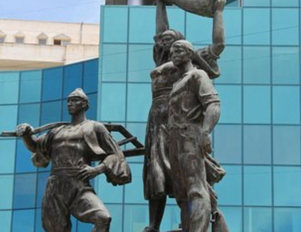 Toka Jone Monument-Lushnje必去景点