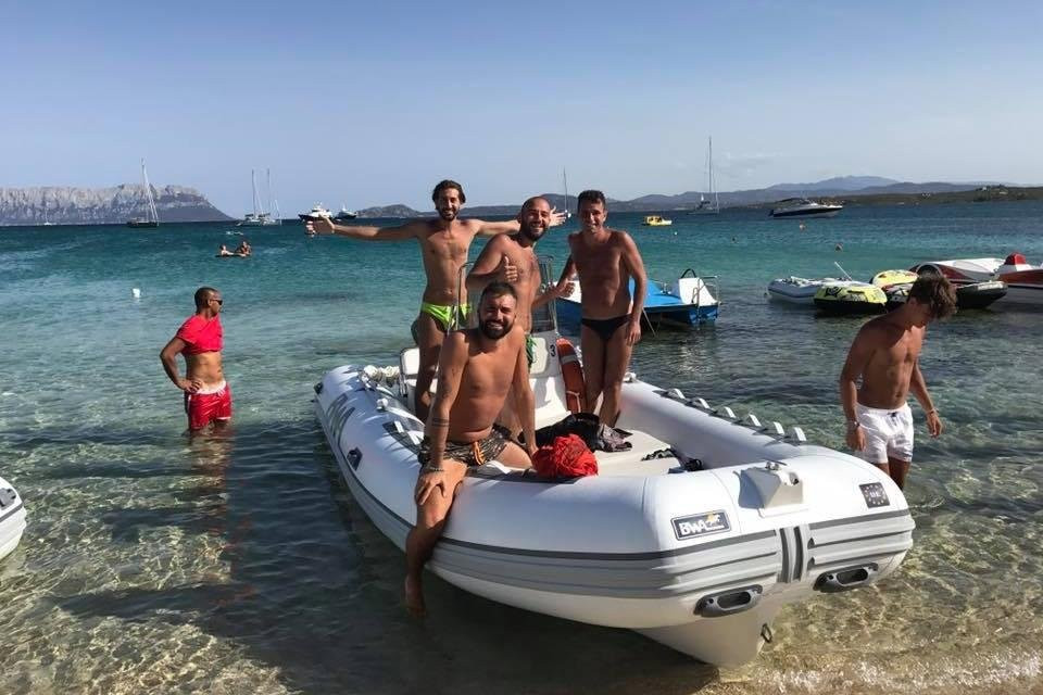 white beach noleggio gommoni-Golfo Aranci必去景点