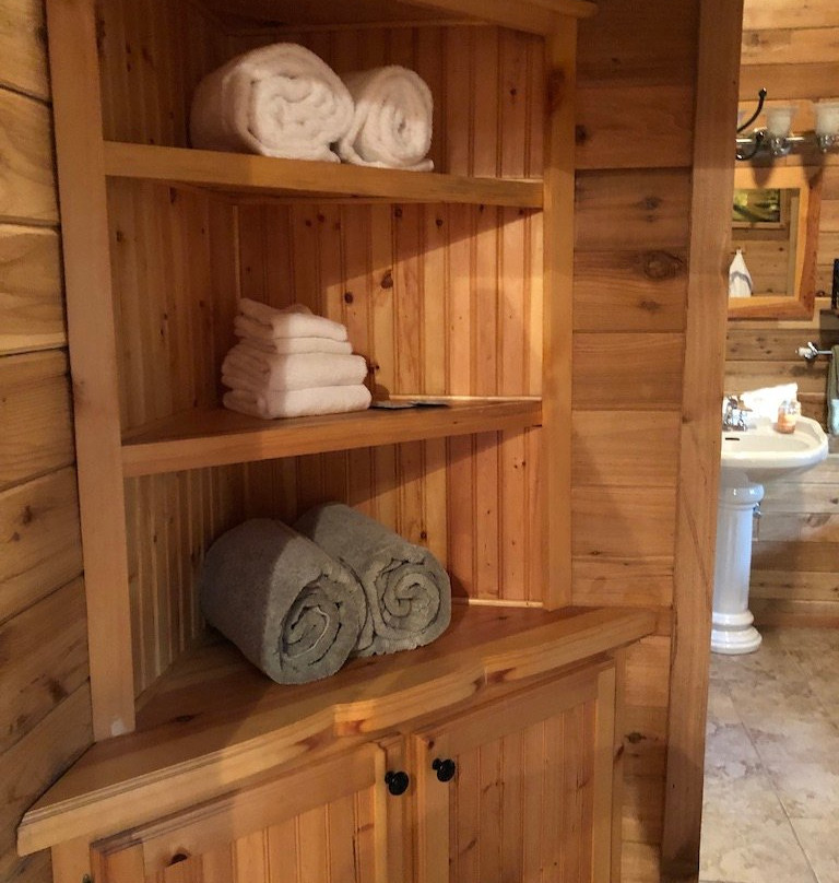 Deep Forest Cabins at Mt. Rainier主图