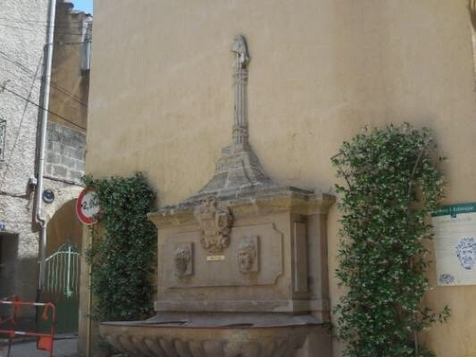 Fontaine du Griffe景点图片