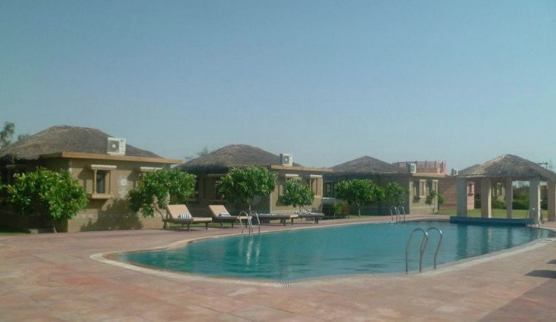 塔尔绿洲度假村营地主图