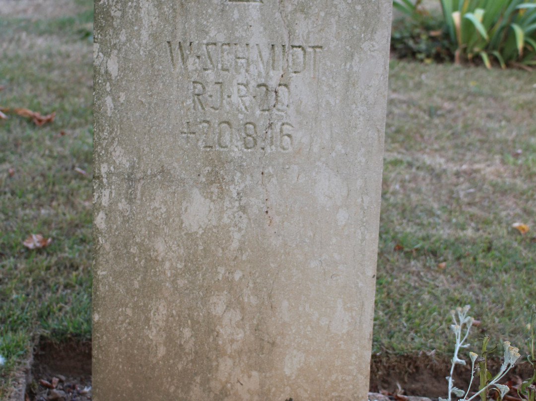 Authuille Military Cemetery景点图片