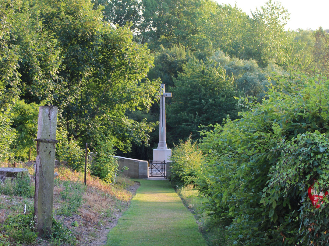 Authuille Military Cemetery景点图片