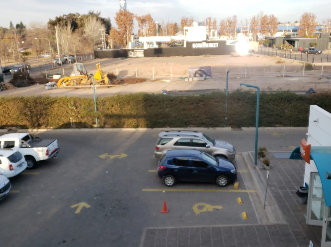 宜必思门多萨酒店主图