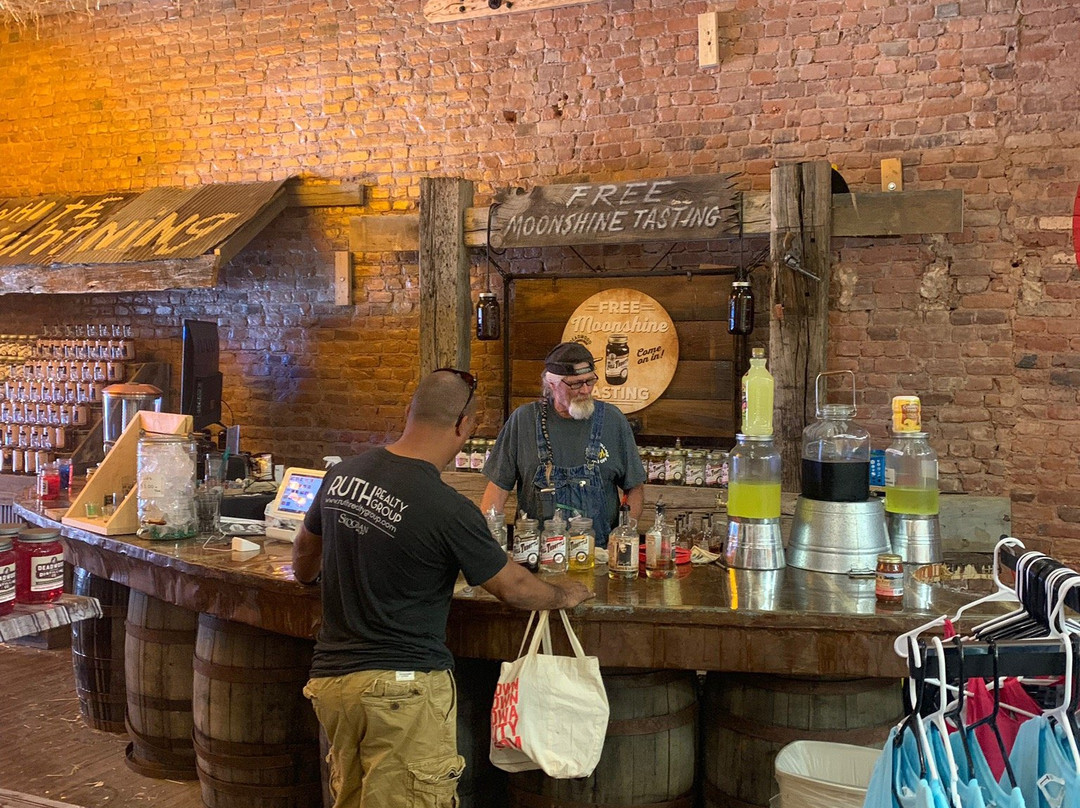 Deadwood Distilling Company Shop-戴德伍德必去景点