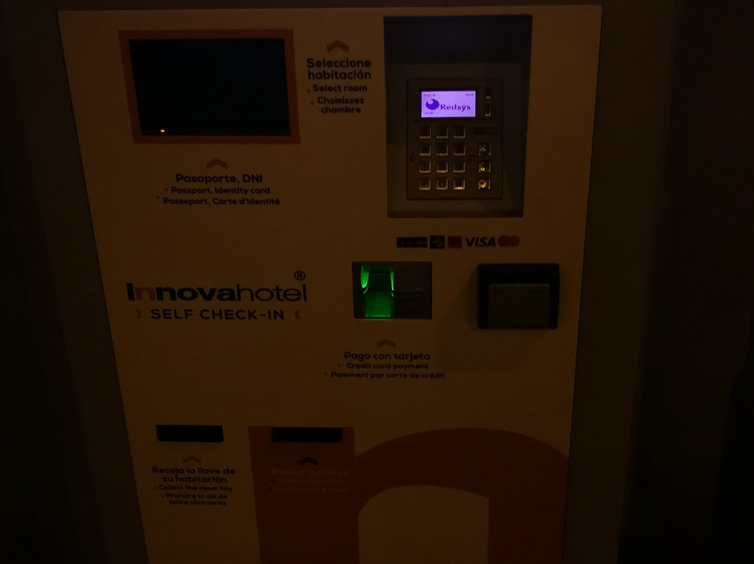 扎拉乌兹索姆希普套房酒店主图