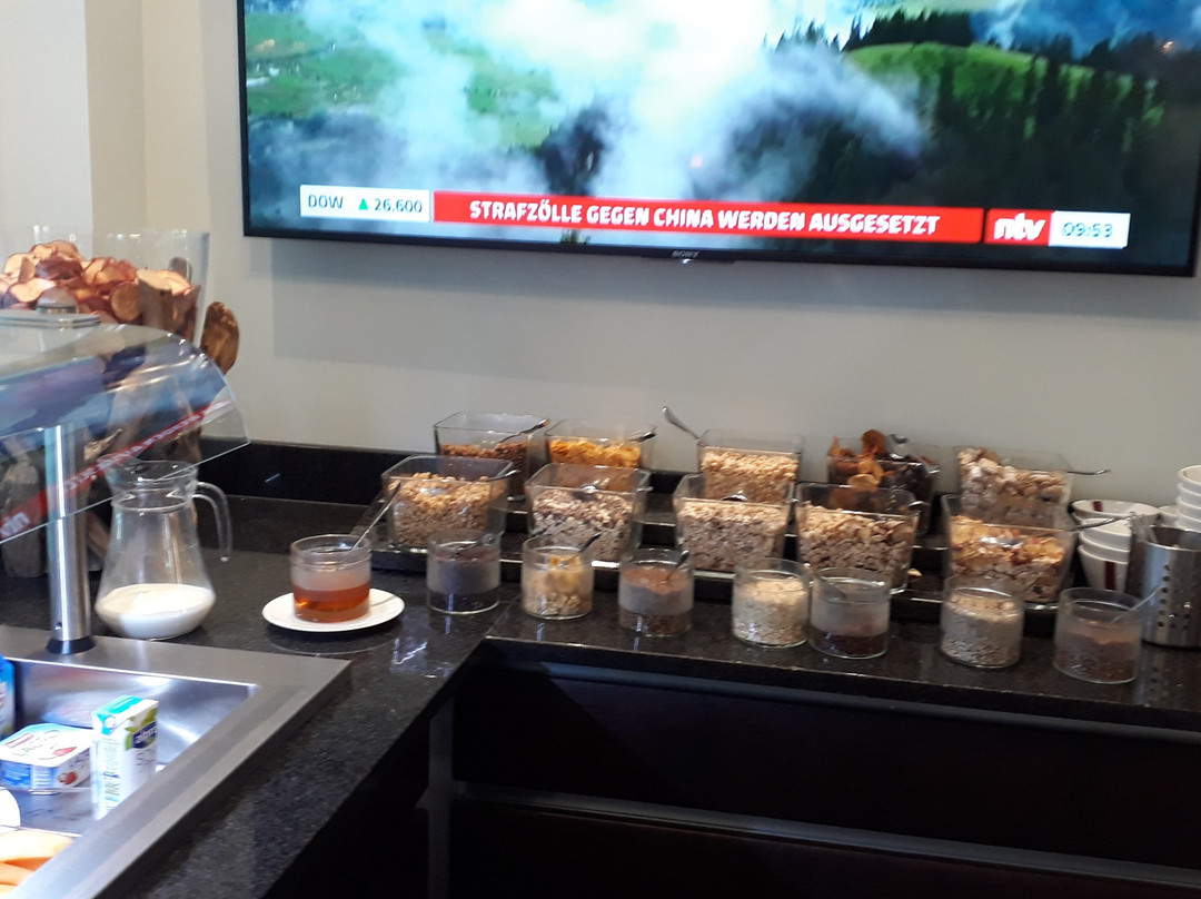 胡加尔尼高级酒店主图