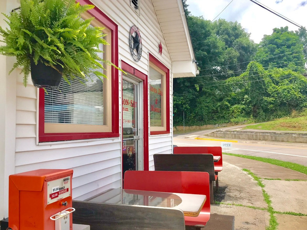 Saint Paul餐馆和美食-J & V's Corner Diner