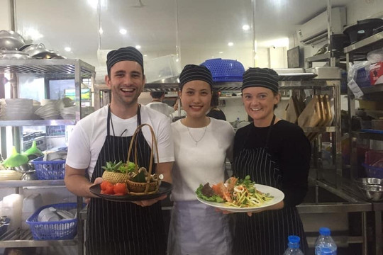 Roll with locals-河内必去景点