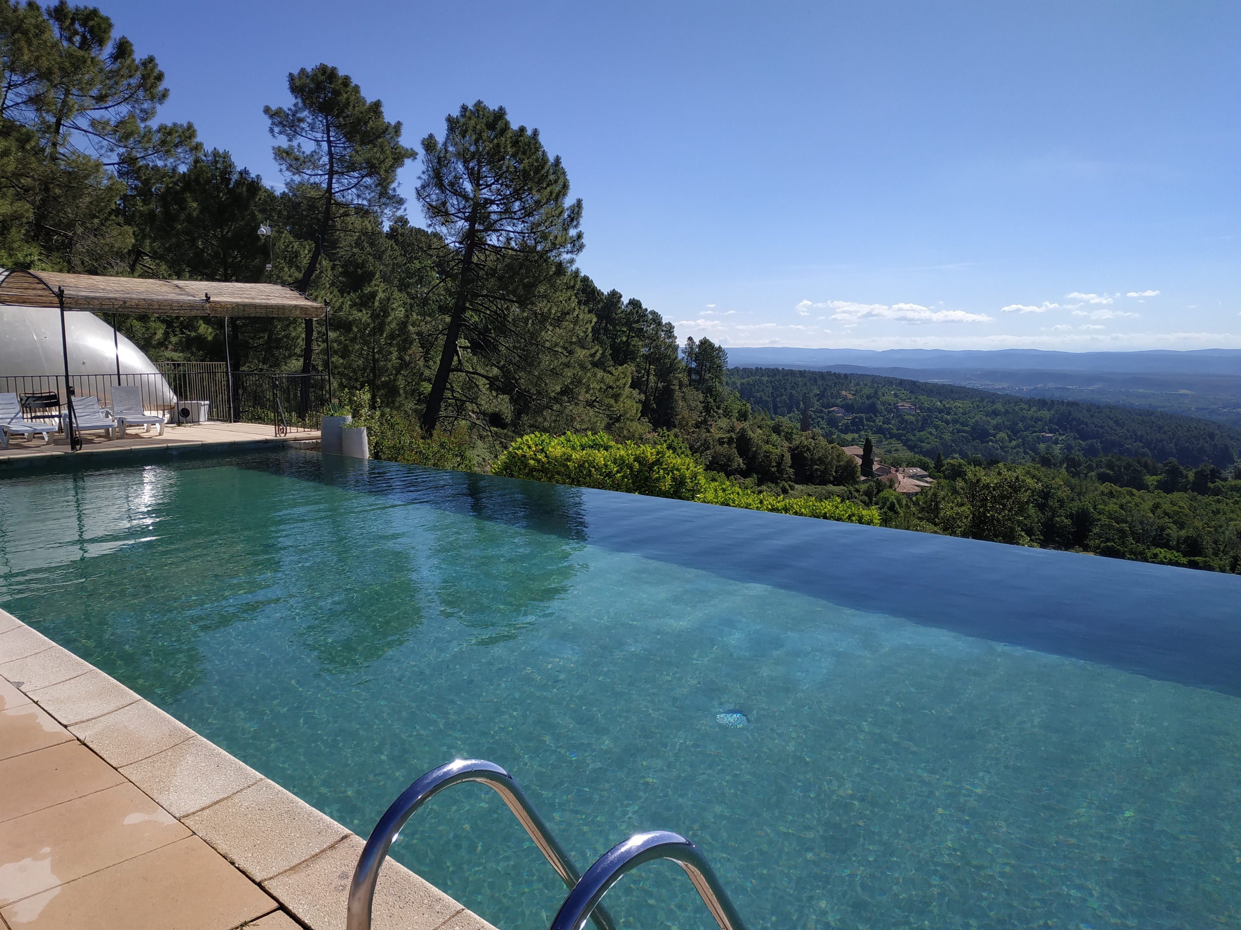 Auberge de la Tour de Brison-泳池