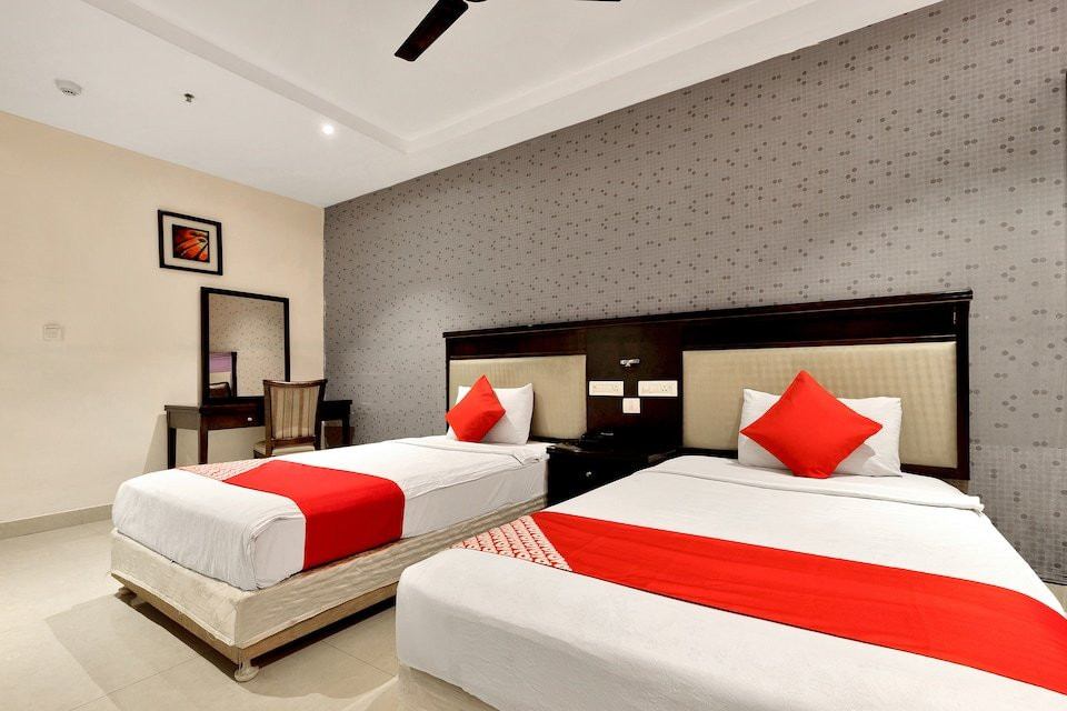 Super OYO Capital O Hotel Rudra Grand Near Kondapur x Road主图