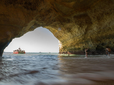 Benagil Cave & Coastal Secrets Tour from Faro-法罗必去景点